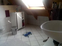 Ein modernes Badezimmer